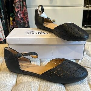 NWOT Victoria K Flats, size 8.5